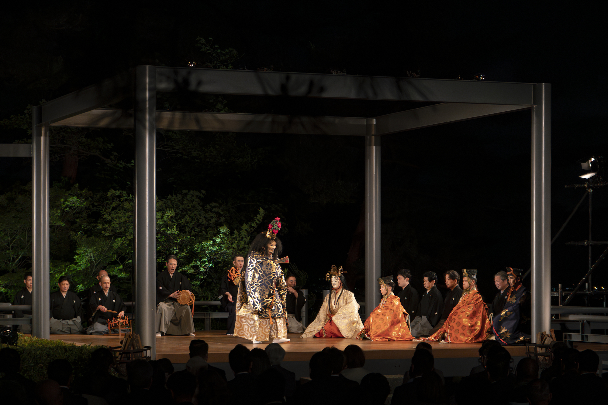 能や狂言の鑑賞会「瓜生山薪能」。幽玄の舞台が誘う芸術の世界